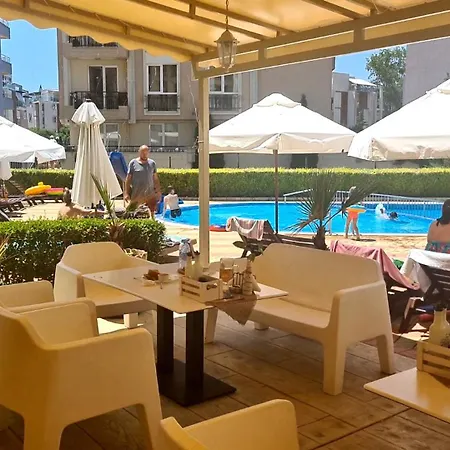 Διαμέρισμα 67 & 16 Rainbow Complex *